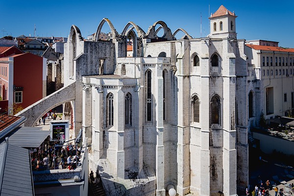 Convento do Carmo, a museum in a gothic church - What to do in Lisbon