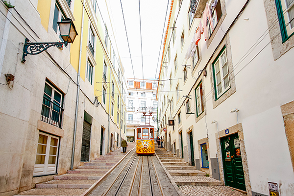 Glória Funicular, better known as Elevador da Glória  - What to do in Lisbon